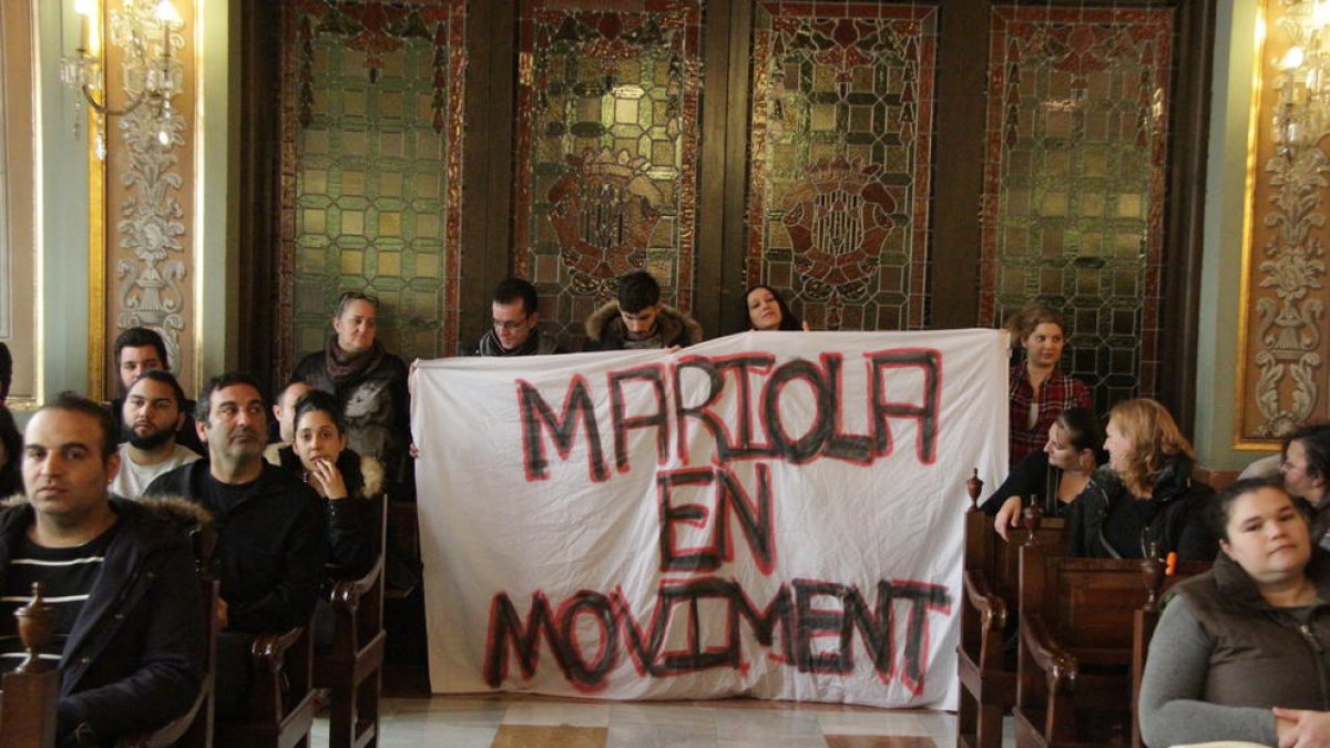 Membres de Mariola en Moviment van esbroncar Ros i els grups que van vetar la seua moció.