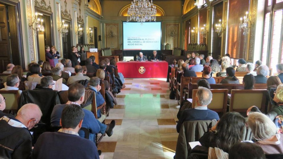 Representants de les diferents entitats van assistir ahir a la constitució del nou consell municipal.