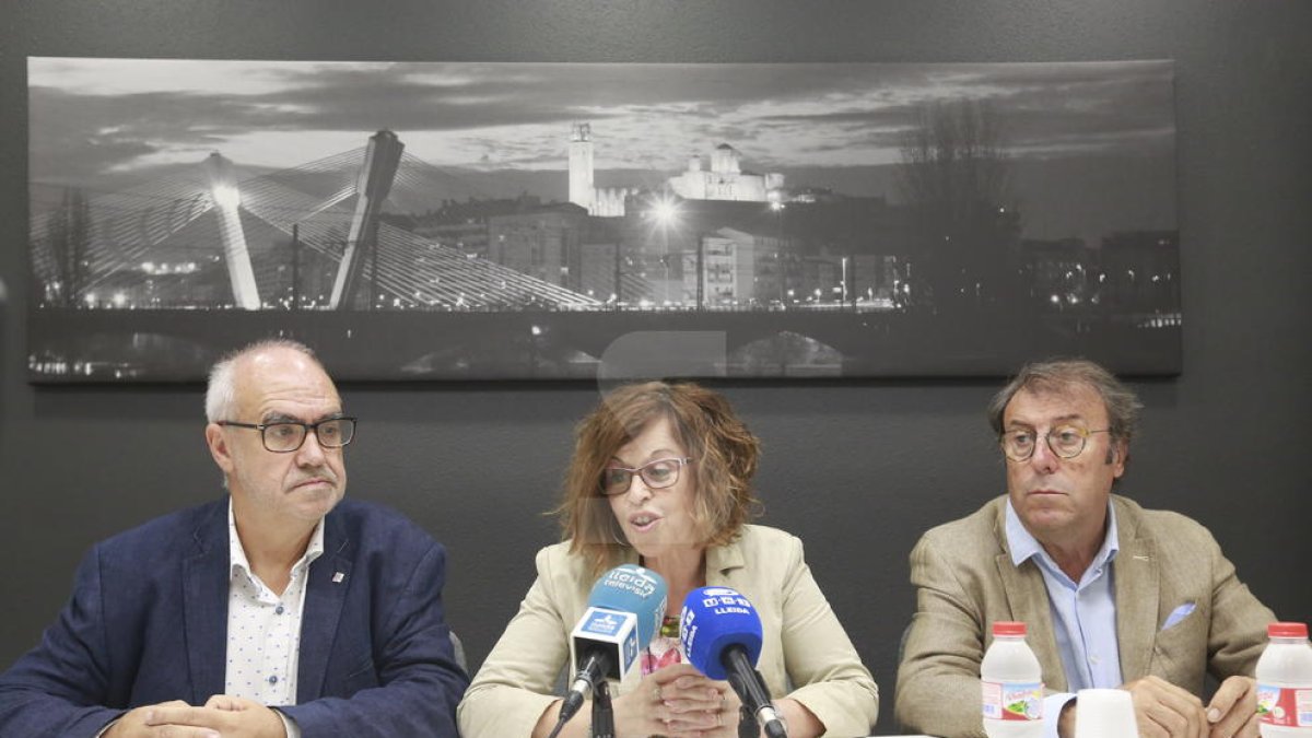 La directora del Servei Públic d'Ocupació de Catalunya (SOC), Mercè Garau, durant la roda de premsa.