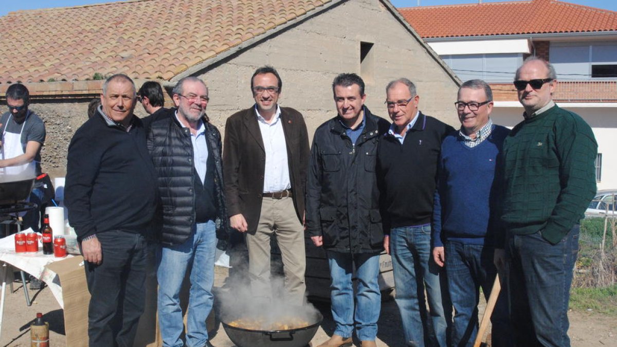 El conseller va presidir la festa de cassoles a Miralcamp.