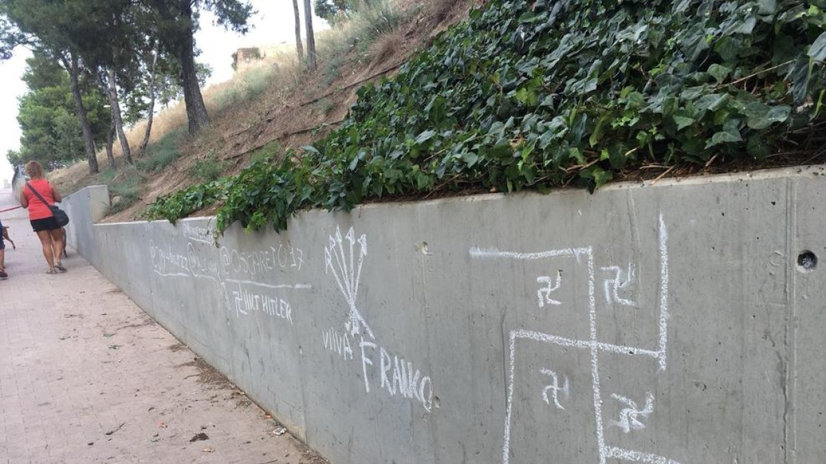 Pintades nazis al parc de Santa Cecília