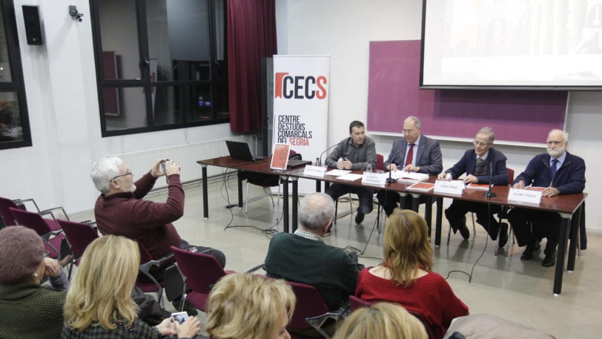 Presentación ayer de la revista ‘Shikar’ en la UdL con los tres últimos rectores de la institución.