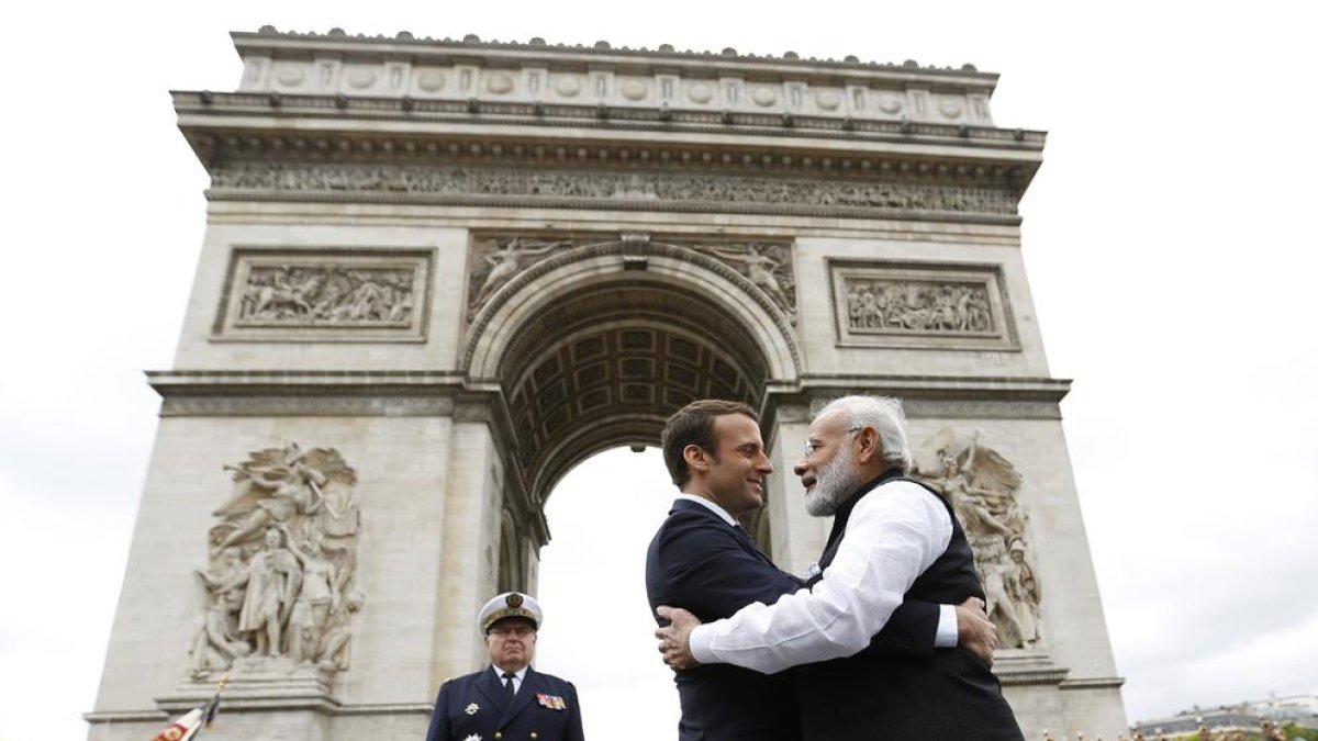 Macron, el sábado, con el primer ministro de la India.