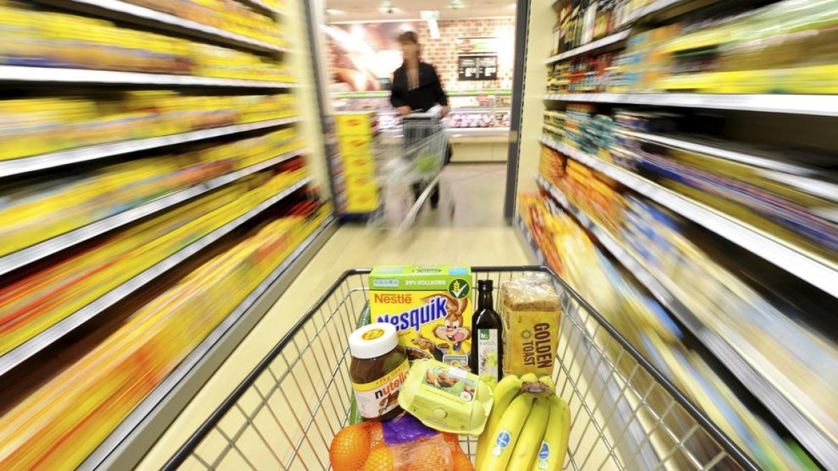 Un carretó de la compra en un supermercat.