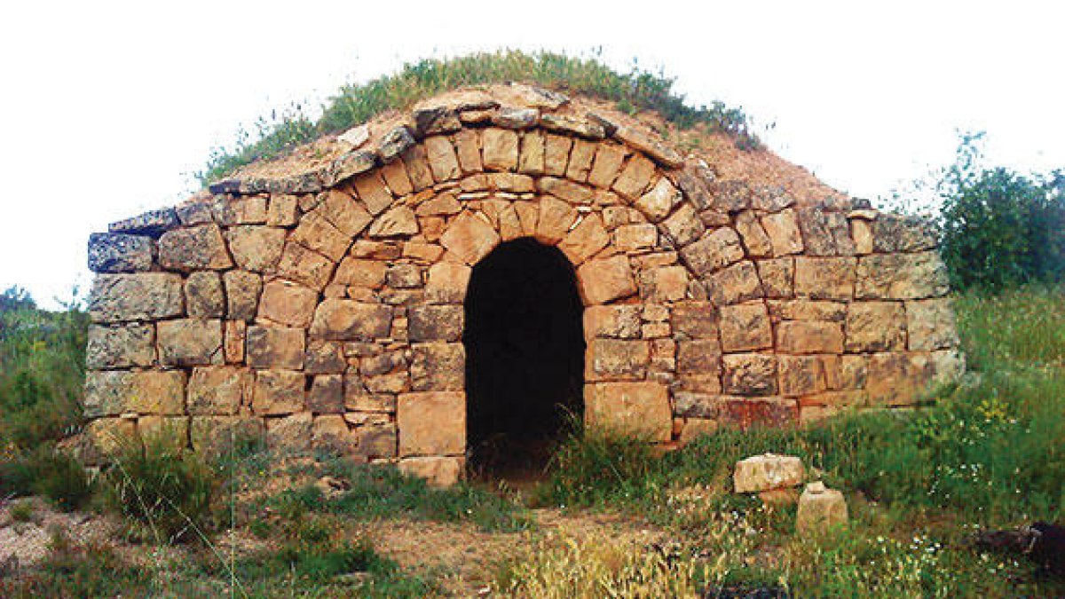 Una de les cabanes de volta que hi ha al Soleràs.