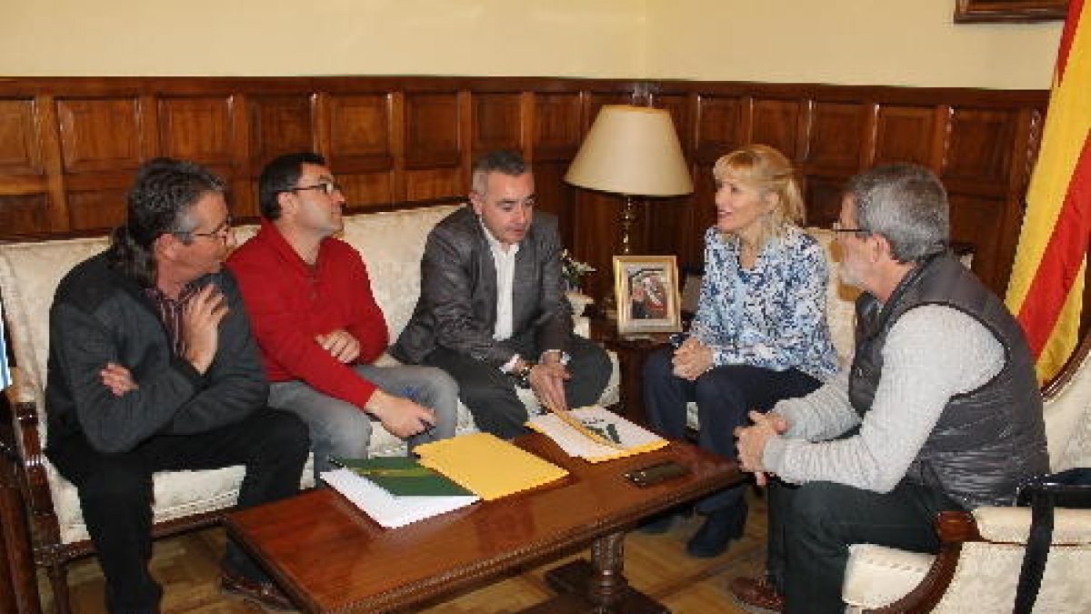 Momento de la reunión entre Inma Manso, Josep Segura, Pere Roqué, Joan Segura y Enric Dalmau.