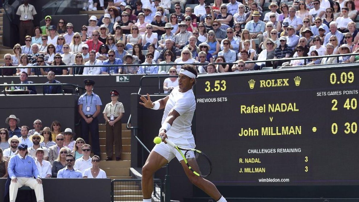 Rafa Nadal, durante su debut en Wimbledon ante el australiano John Millman.