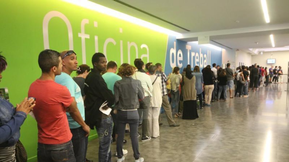 Imatge d'arxiu de l'oficina del Servei d'Ocupació de Catalunya al carrer Acadèmia de Lleida.