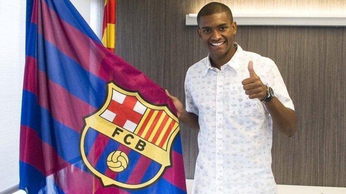 Marlon, feliç ahir al firmar la renovació amb el Barcelona per tres temporades més.