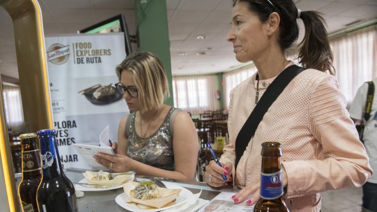 El jurado empezó ayer a valorar las tapas participantes.