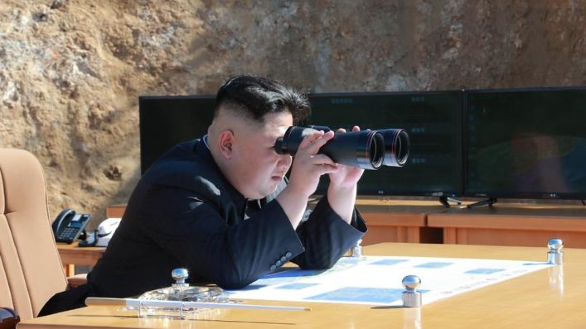 Kim Jong-un va dirigir el llançament del seu nou míssil intercontinental.