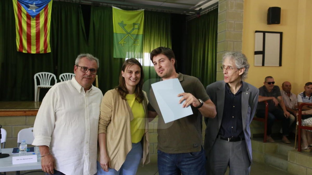 La consellera Serret ha entregado las escrituras de la concentración parcelaria de Alfés, dentro del regadío Segarra-Garrigues