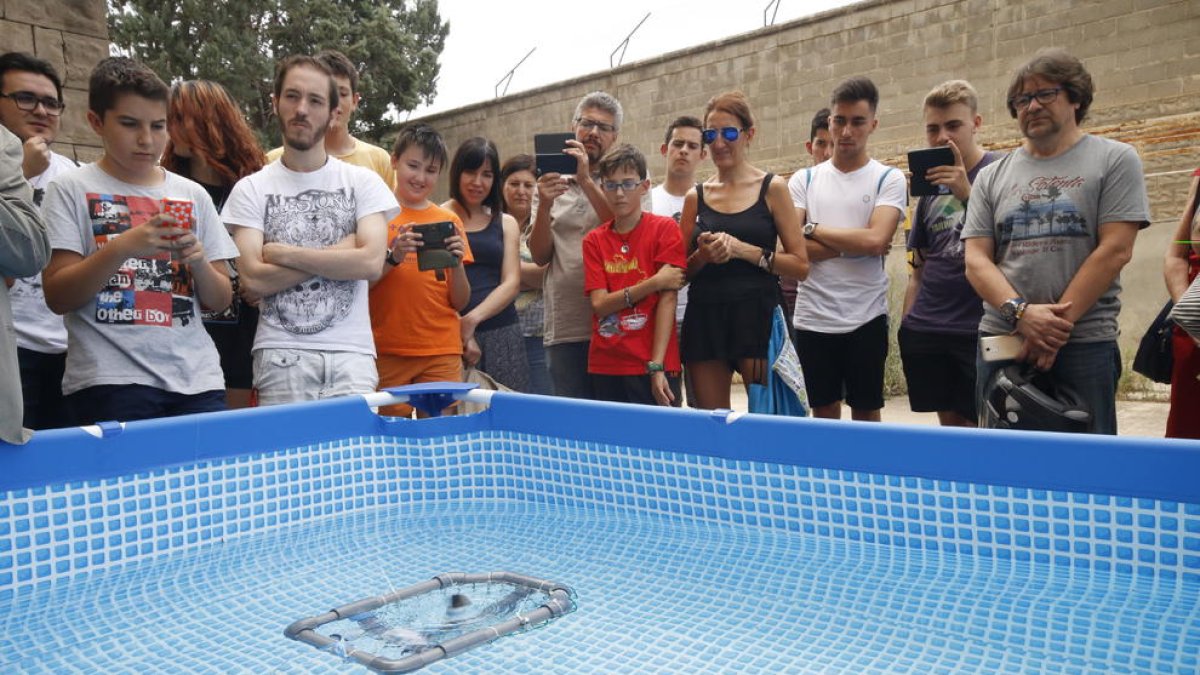 El drone submarino que construyeron en el taller de Gardeny.