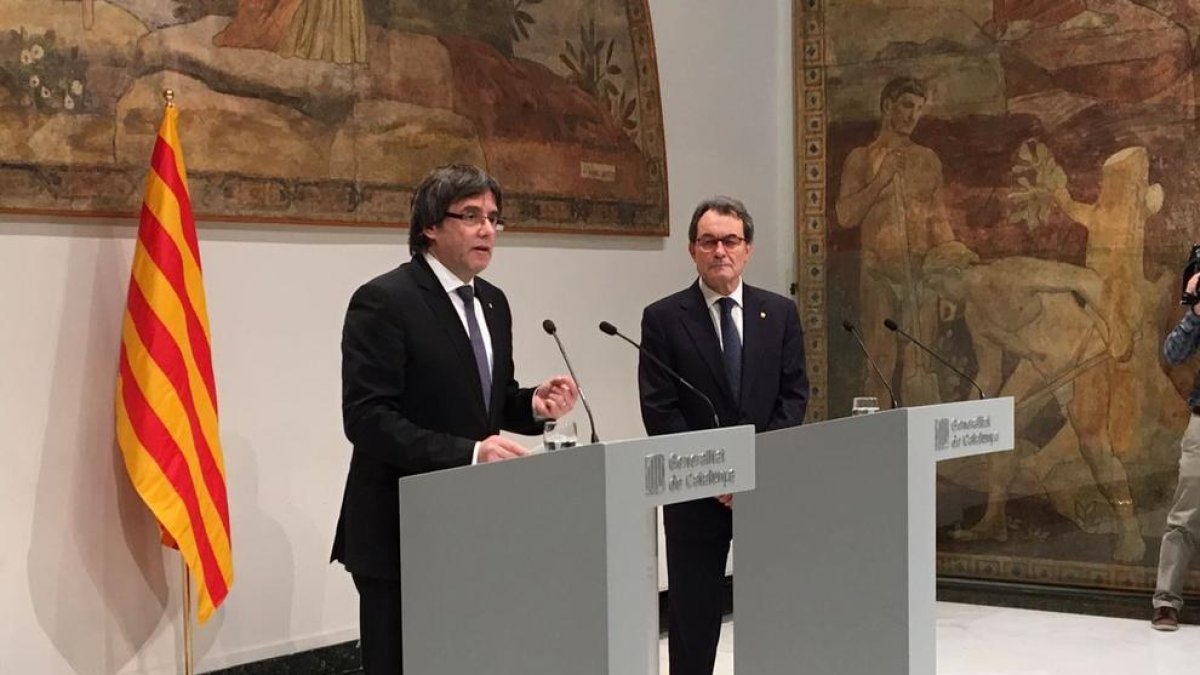 Puigdemont i Mas durant la compareixença posterior al judici pel 9N.