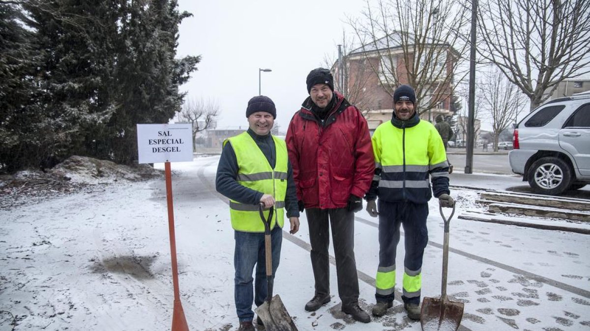 La neu complica el trànsit al Pirineu i arriba a l’Urgell