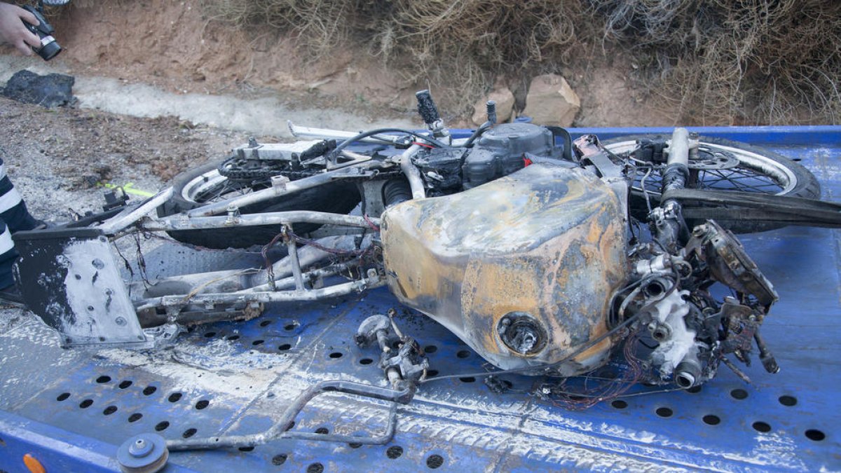 La motocicleta que conduïa l'última víctima mortal a les carreteres de Lleida.