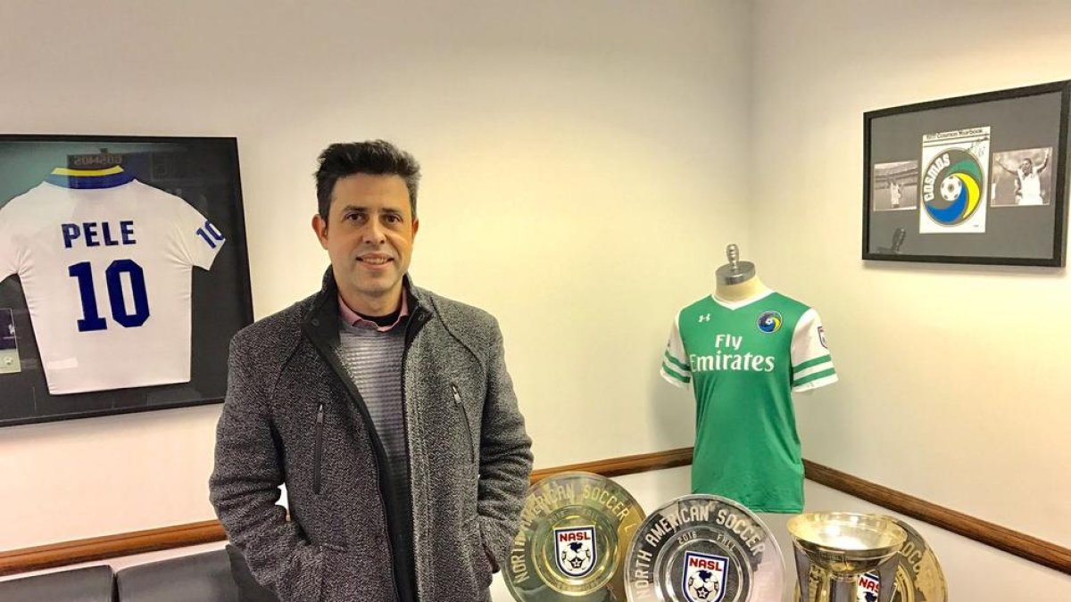 Alberto Gallego, en las oficinas del Cosmos, su nuevo club.