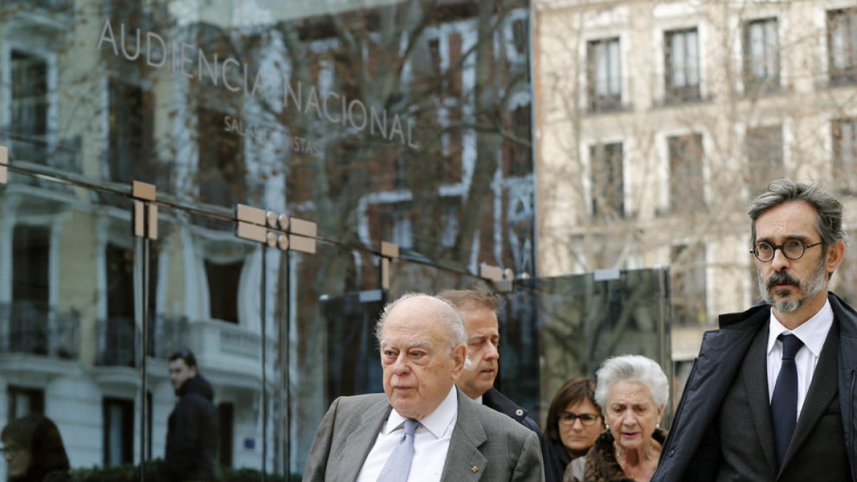 Jordi Pujol a la salida de la Audiencia Nacional hace hoy un año.