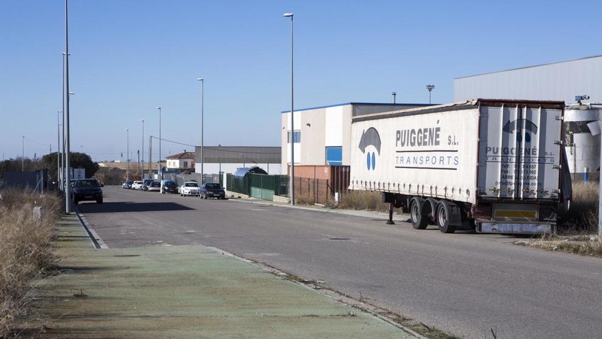 El mercado se hará en esta calle del polígono paralela a la A-2.