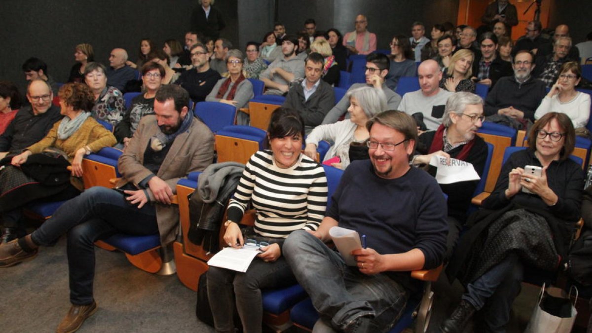 Xavier Domènech, en la sala Jaume Magre, que se llenó.