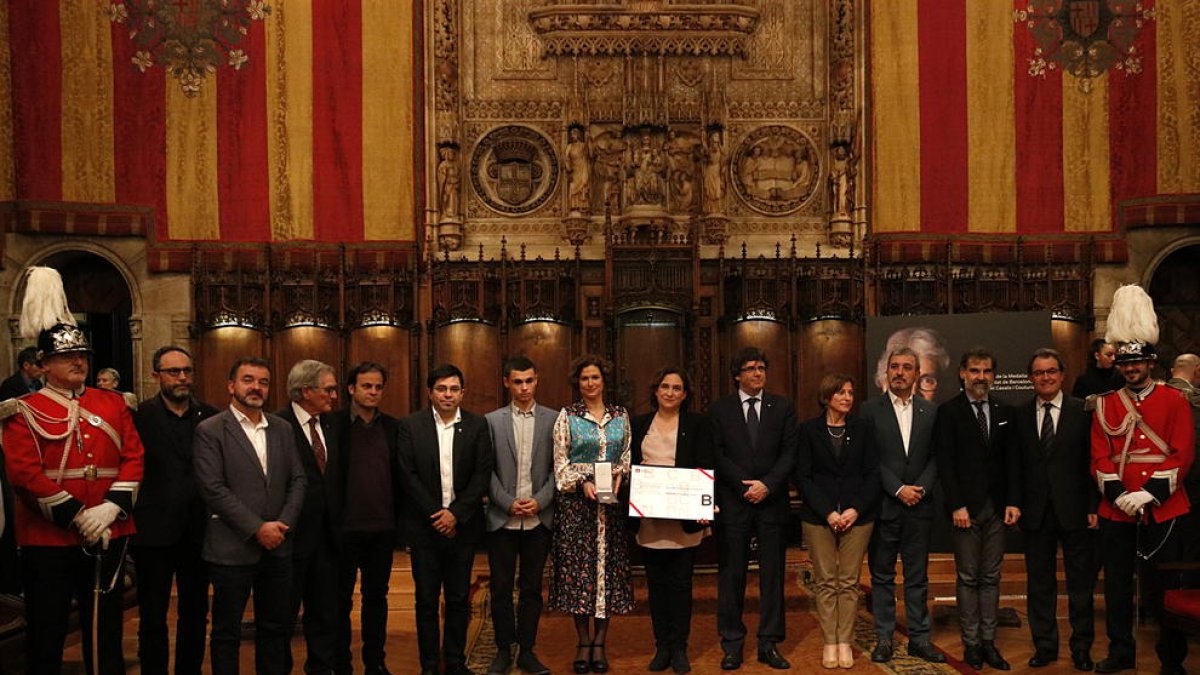 Entrega de la Medalla de Barcelona a la familia de Muriel Casals.