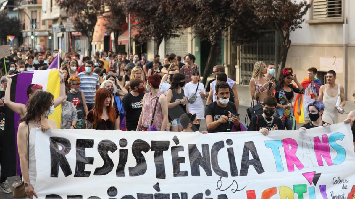 Imagen de archivo de una manifestación del colectivo LGTBI+ en Lleida.