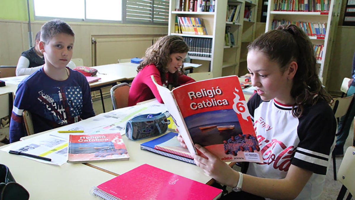 Imatge d’arxiu d’una classe de Religió en una escola pública de Lleida ciutat.