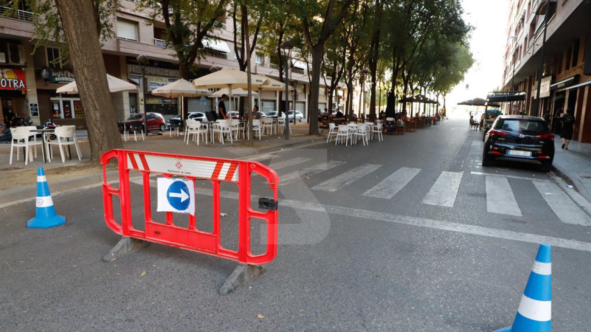 Les terrasses dels bars i restaurants de Lleida aprofiten els talls de carrers