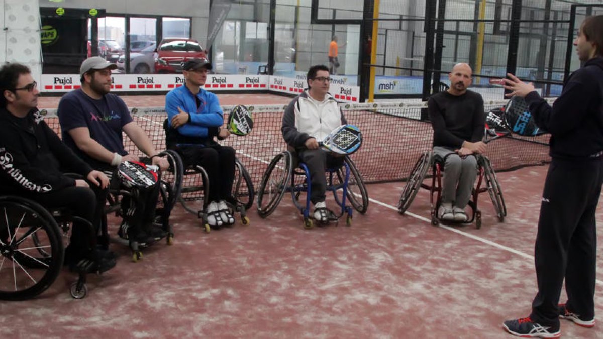 Cunillera, Nadal, Murillo, Raurich y Torné, escuchando las instrucciones de Davis Arenas.