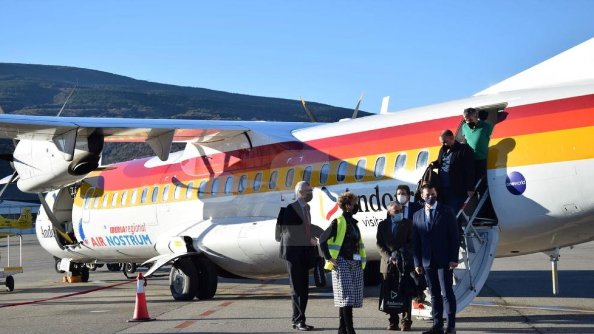 Primer vol regular des de Madrid a l'aeroport de la Seu d'Urgell.