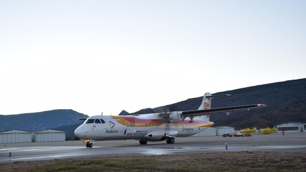 Imagen de archivo de un avión del vuelo regular desde Madrid al aeropuerto de la Seu d'Urgell.