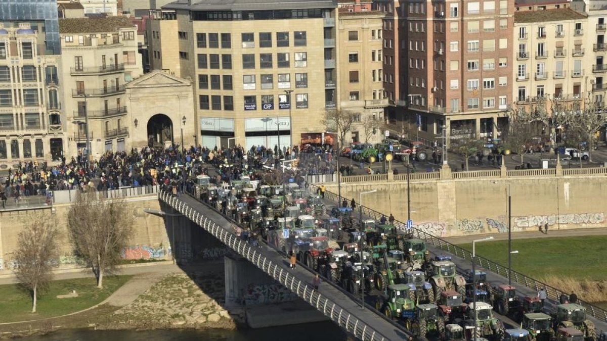 Viernes, 14 de febrero de 2020. Con cinco columnas de tractores y centenares de manifestantes