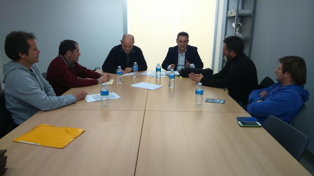 Marc Vicente, Francesc Ganyet, Joan Rosell, Román Mangas, Enric Balastegui y Toni Herreros, durante la reunión de ayer en la sede de la Catalana.