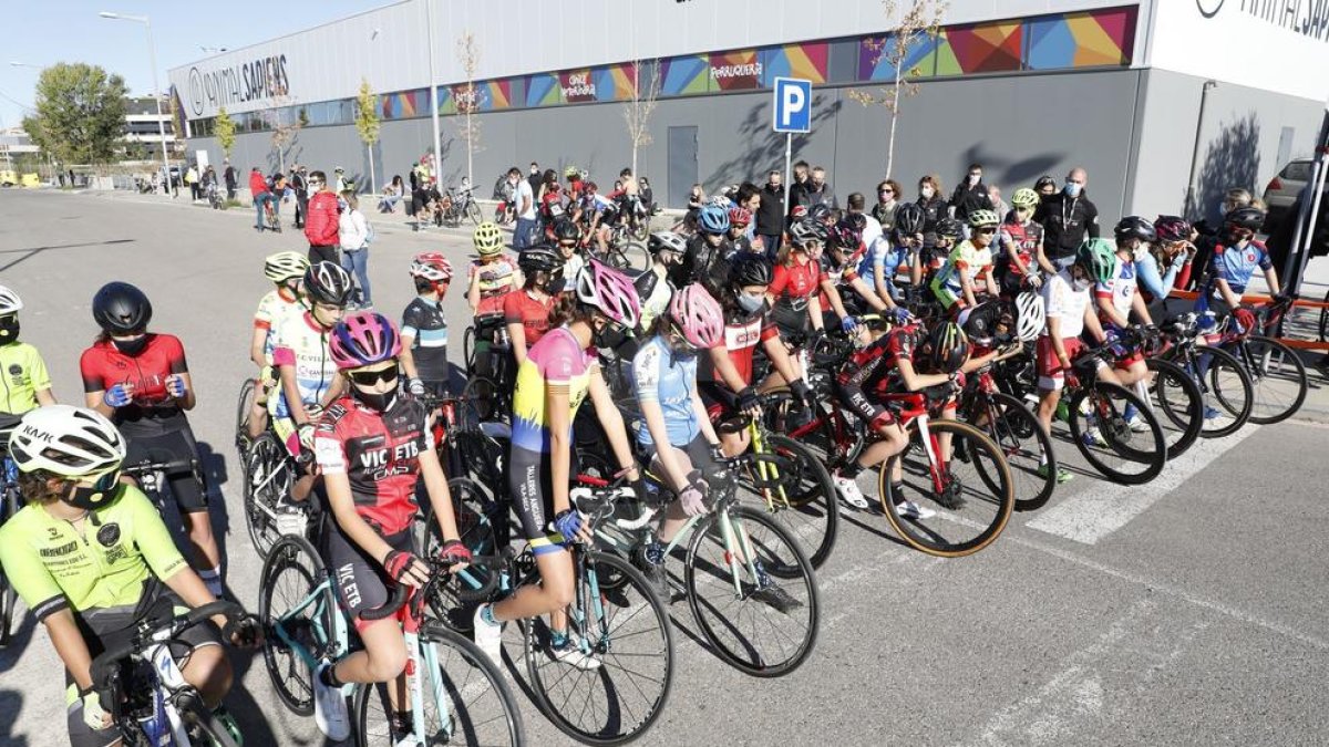 Reúne a 90 ciclistas en la calle Ramon Rubial de Lleida.