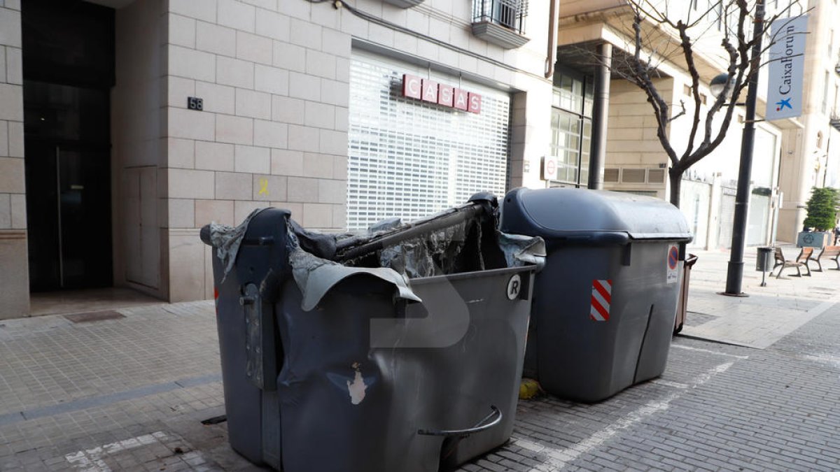 Desperfectes a Lleida després dels aldarulls de la manifestació contra la detenció de Pablo Hasel