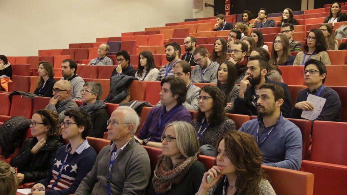 Asistentes al congreso de digestología, ayer, en la Llotja.