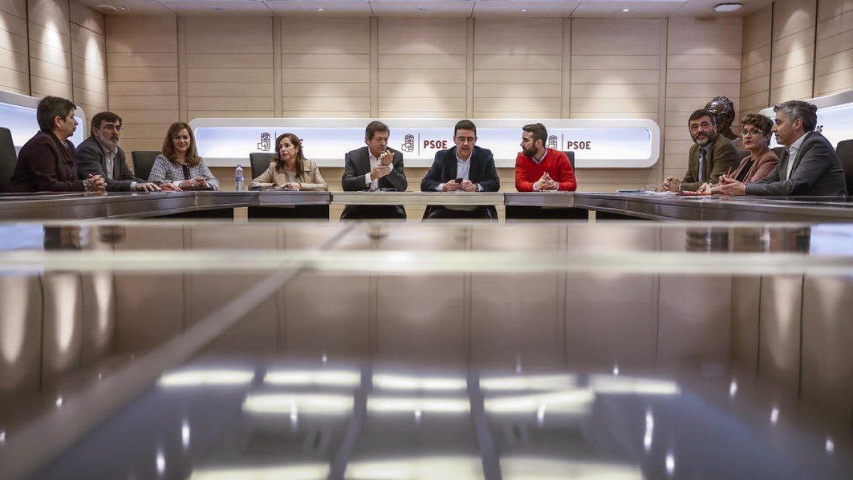 Moment de la reunió d’ahir de la gestora del PSOE.