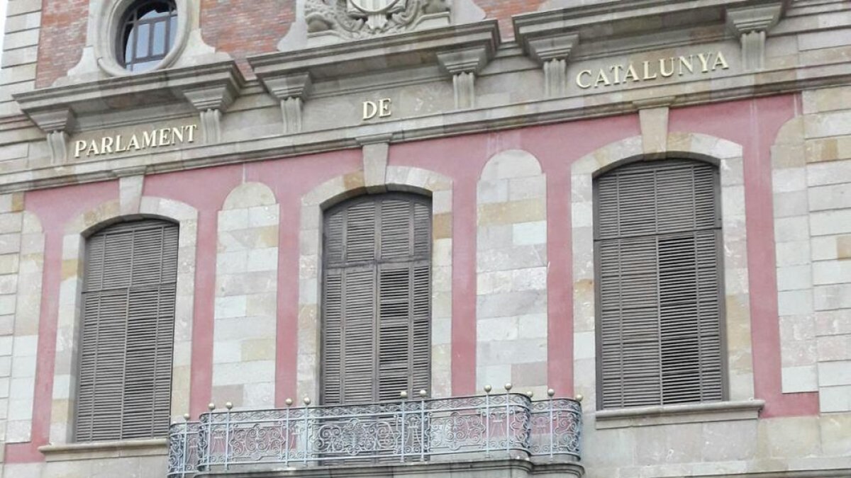 Alumnes de l’institut d’Almenar, ahir, al Parlament de Catalunya.