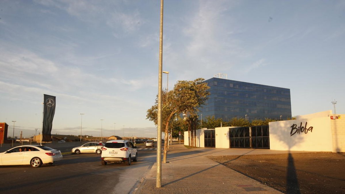 L’exterior de la discoteca Biloba, al carrer Ivars d’Urgell del polígon NeoParc.