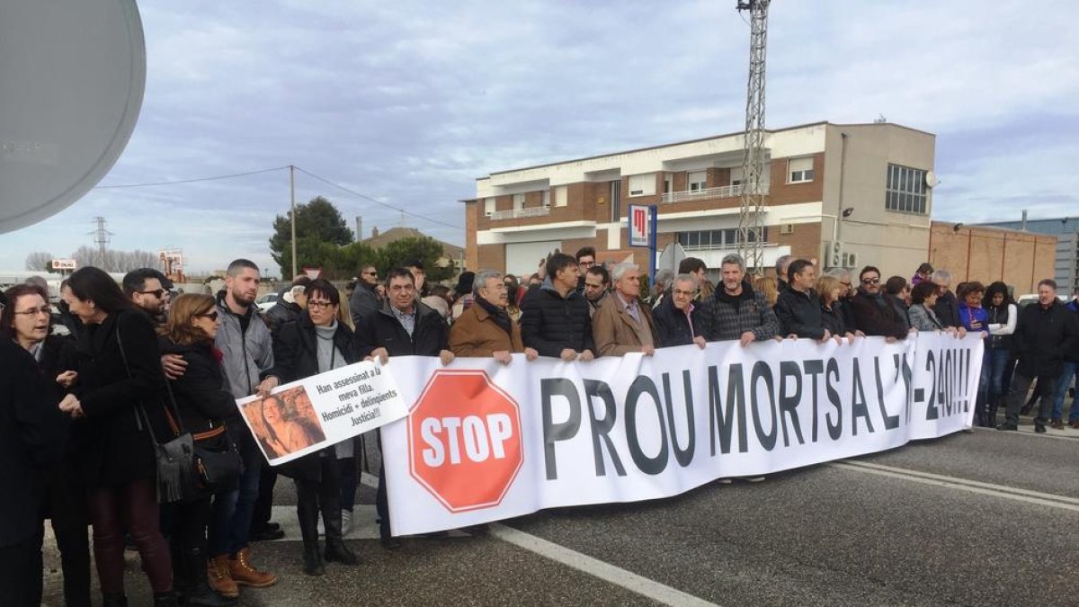 L'últim dels tall de la Plataforma Prou Morts a l'N-240.