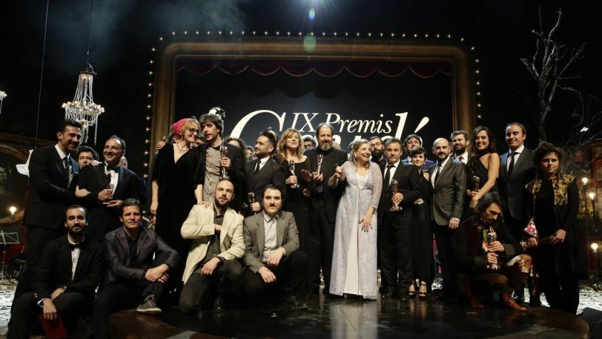 Els guanyadors dels Premis Gaudí del cine català i Passola, presidenta de l’Acadèmia de Cinema.