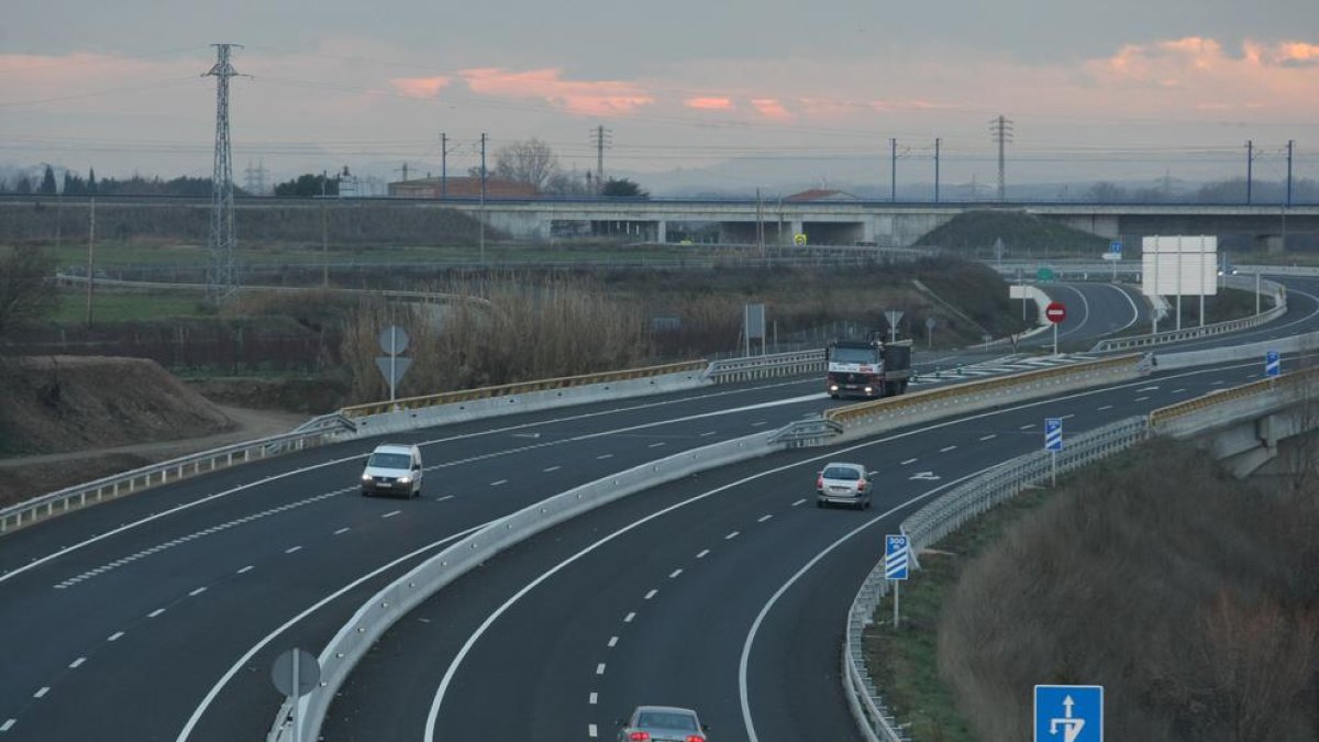 Imagen de la variante sur que actualmente solo enlaza el acceso a la autopista con la LL-11. 