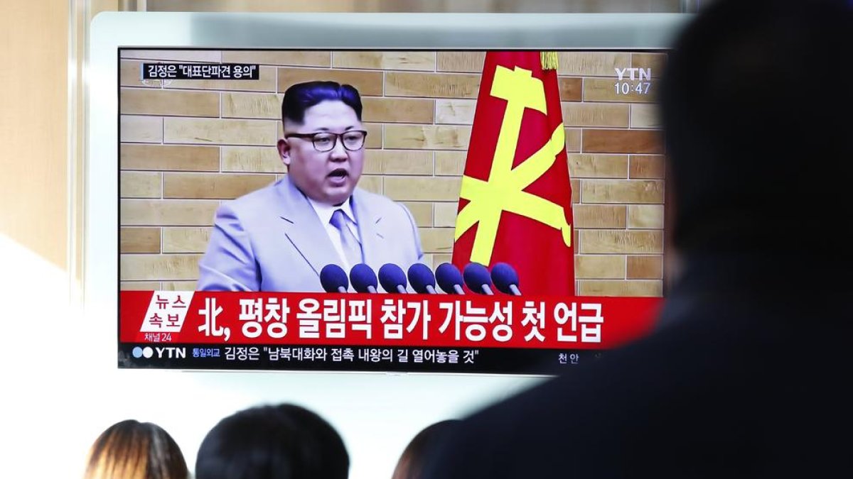 Sud-coreans observen Kim Jong-un en el discurs de Cap d’Any.