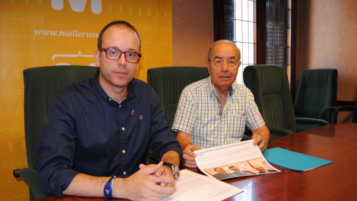 Marc Solsona i Josep Maria Pujol, ahir al consistori local.