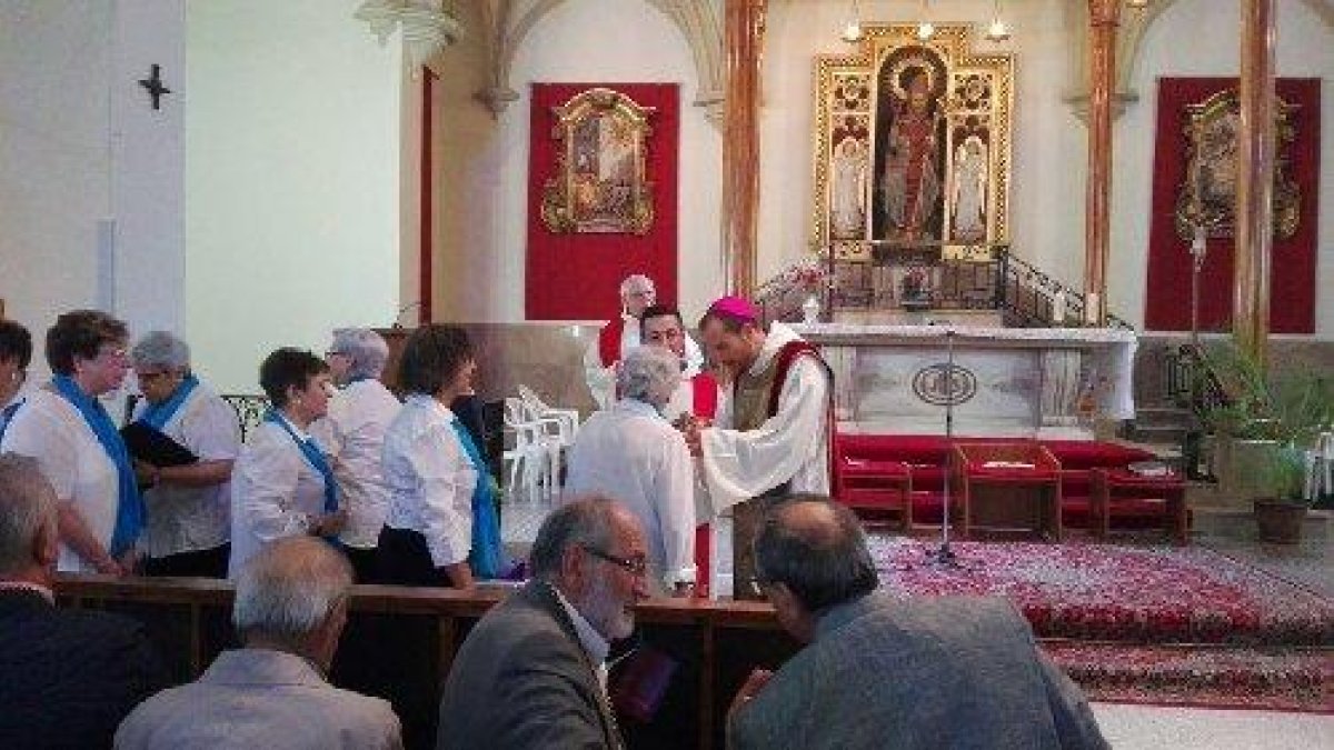 El obispo Xavier Novell, ayer durante la misa en la iglesia de Anglesola.