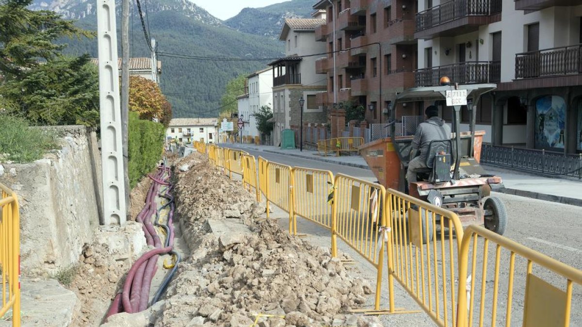 Imagen de las obras a la entrada de Sant Llorenç de Morunys.