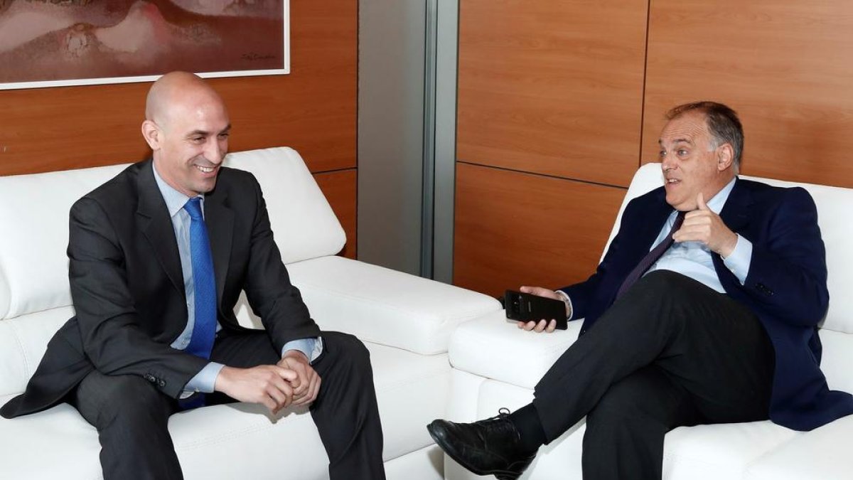 Luis Rubiales y Javier Tebas durante la reunión que mantuvieron en Madrid.