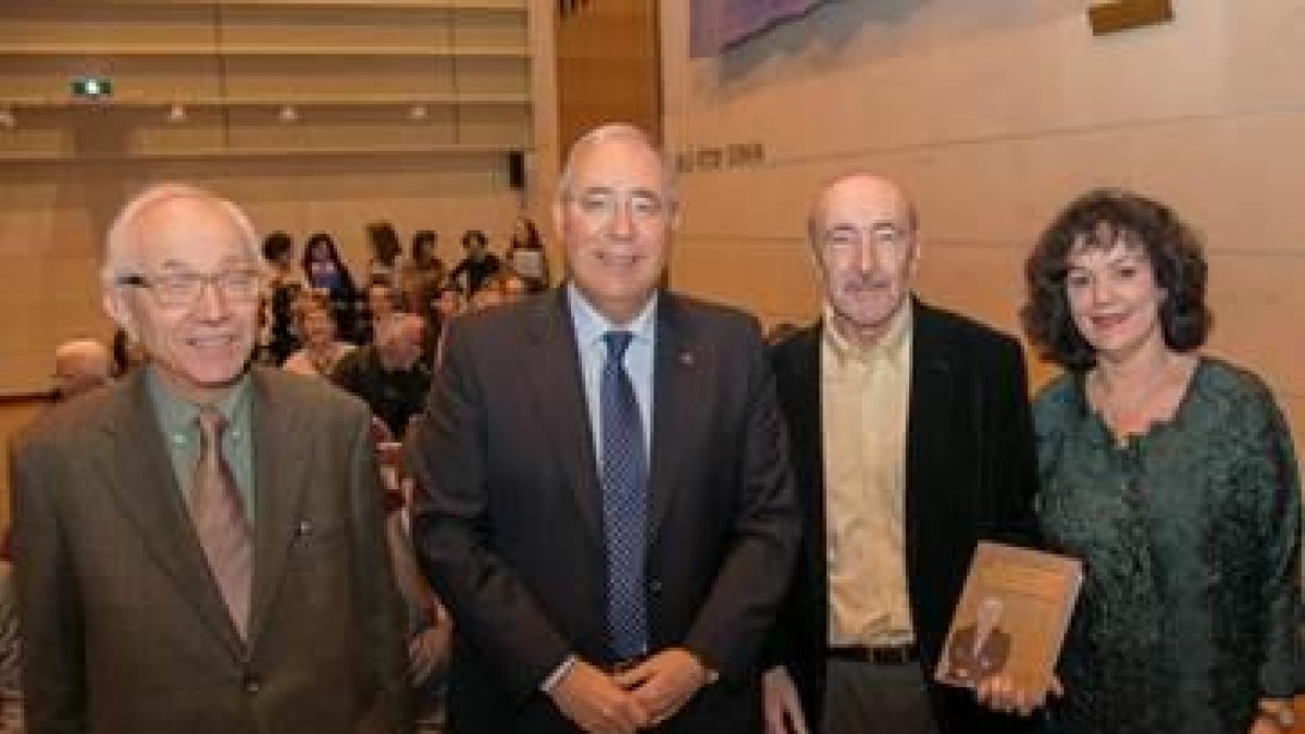 Lladonosa, a l'esquerra, en l'homenatge a Frederic Vilà