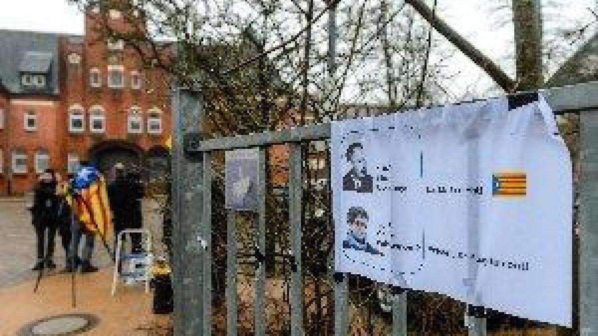 La Fiscalía alemana pide la extradición de Puigdemont por rebelión y malversación