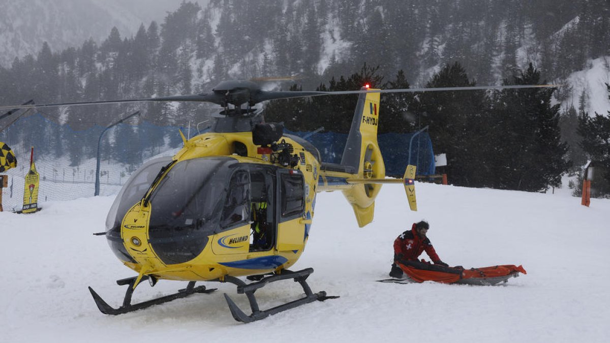 L’helicòpter va evacuar la víctima a l’hospital d’Andorra la Vella.